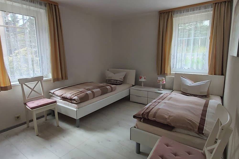 Ganze Wohnung, Apartment mit 2 Schlafzimmern bei Dresden (Erdgeschoß) in Bannewitz, Osterzgebirge