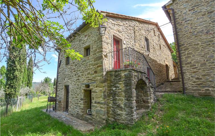 Poolside Paradise: Stylish Rental 1km from Polvano in Castiglion Fiorentino, Arezzo Province