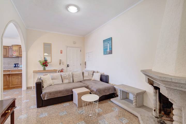 Entire apartment, Apartment 'Alojamento Vistas Mar' with Sea View and Balcony in Praia da Amorosa, Chafé
