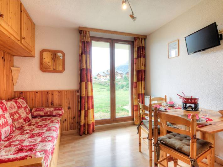 Vakantiewoning voor 3 personen, with Terras and Tuin as well as Uitzicht in Fontcouverte-la Toussuire