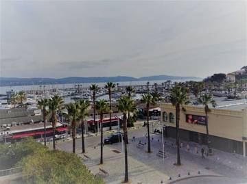 Gîte pour 8 personnes, avec vue et balcon dans Casino De Cavalaire