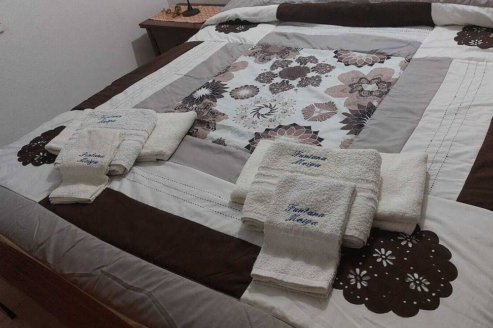 Entire apartment, Appartamento panoramico con terrazza vista mare in Is Arutas, Sardinia