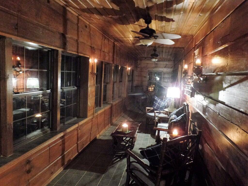 Lake Front Lodge mit schönem Blick auf den See und 5 Schlafzimmer und 5 Bäder in Monroe County (TN)