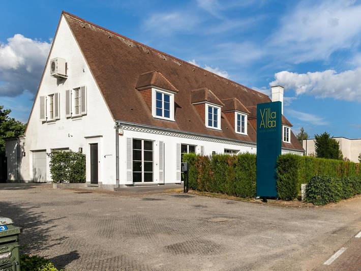 Location de vacances pour 16 personnes, avec Terrasse et Jacuzzi ainsi que Jardin et Sauna à Bilzen