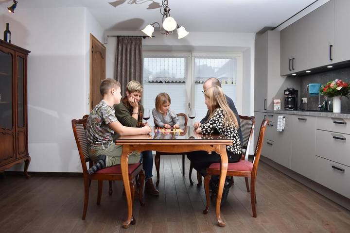 Gîte pour 6 personnes, avec jardin et sauna ainsi que vue et terrasse à Burg-Reuland - 2