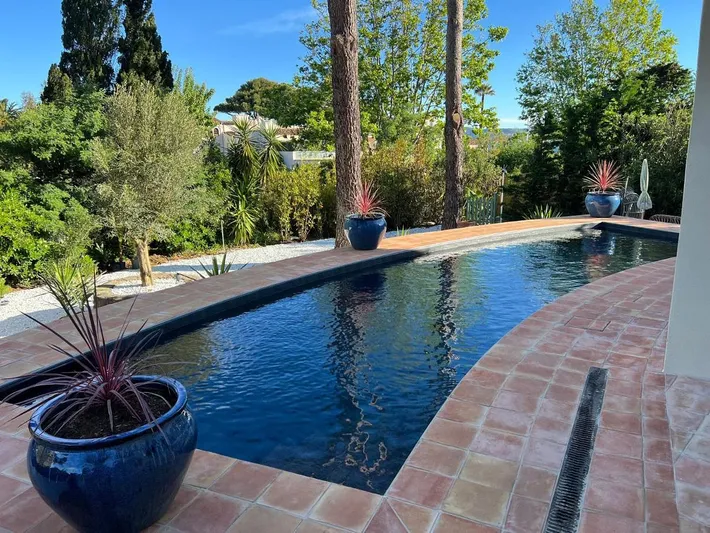 Apartamento de vacaciones para 2 personas, con terraza y vistas además de piscina y jardín - 1