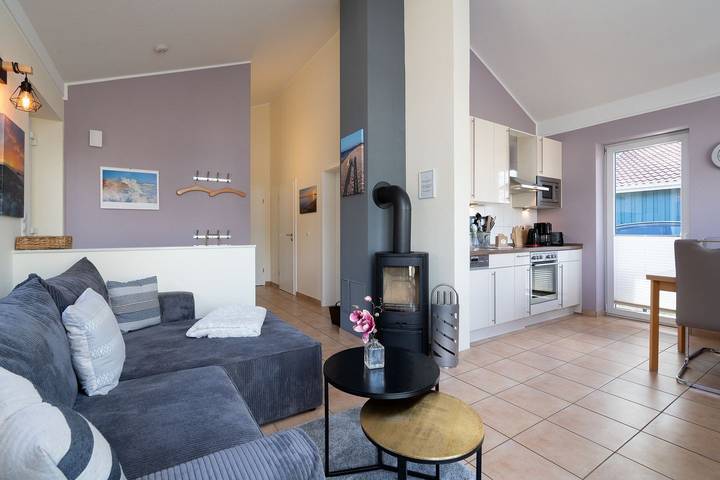 Strandnahes Ferienhaus für 4 Personen und Hund mit Sauna, Kamin und umzäunten Garten in Surf- und Kitestrand, Südstrand Pelzerhaken