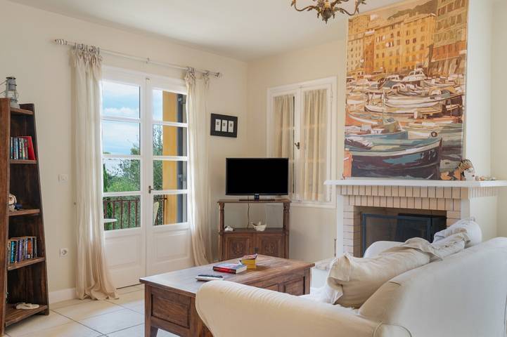 Villa Iva – The Perfect Getaway by Agios Aimilianos Beach