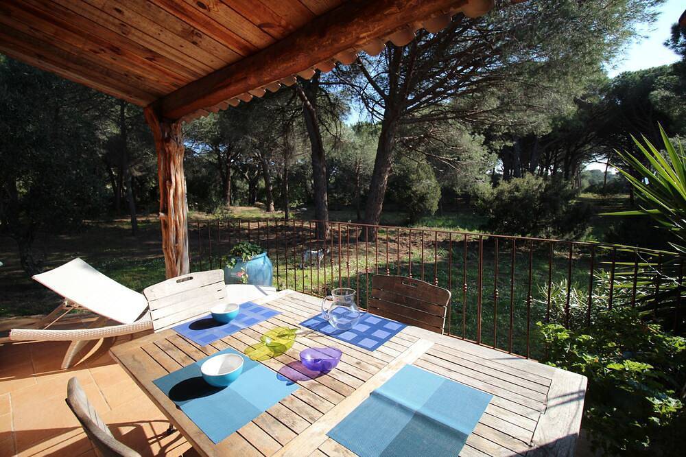 Casa a 150 metros de la playa de acceso privado a Palombaggia. in Palombaggia, Porto Vecchio