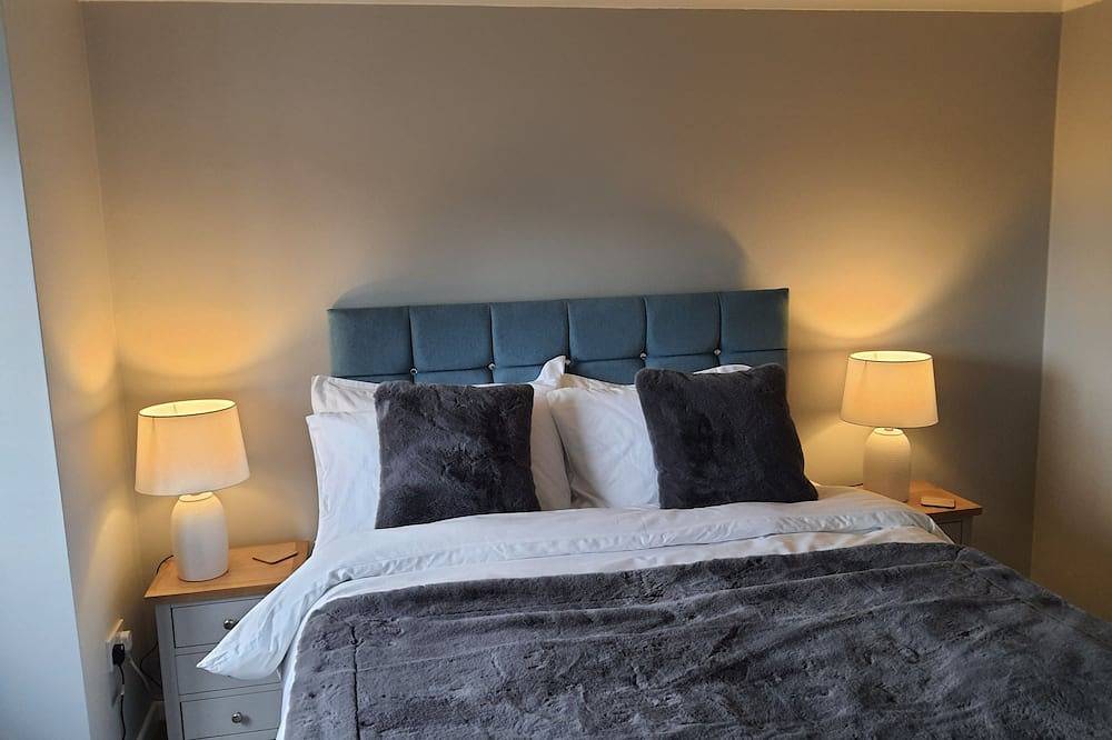 Country style, 2 bedroom house, private parking, city location in Norwich, Norfolk