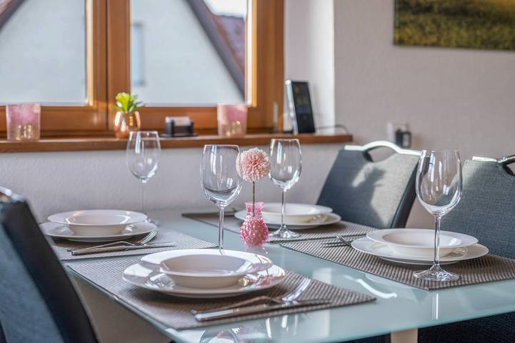 Appartement entier, Appartement de vacances "Säntisblick" près du lac de Constance avec vue sur les montagnes et jardin in Güttingen (Radolfzell), Radolfzell am Bodensee