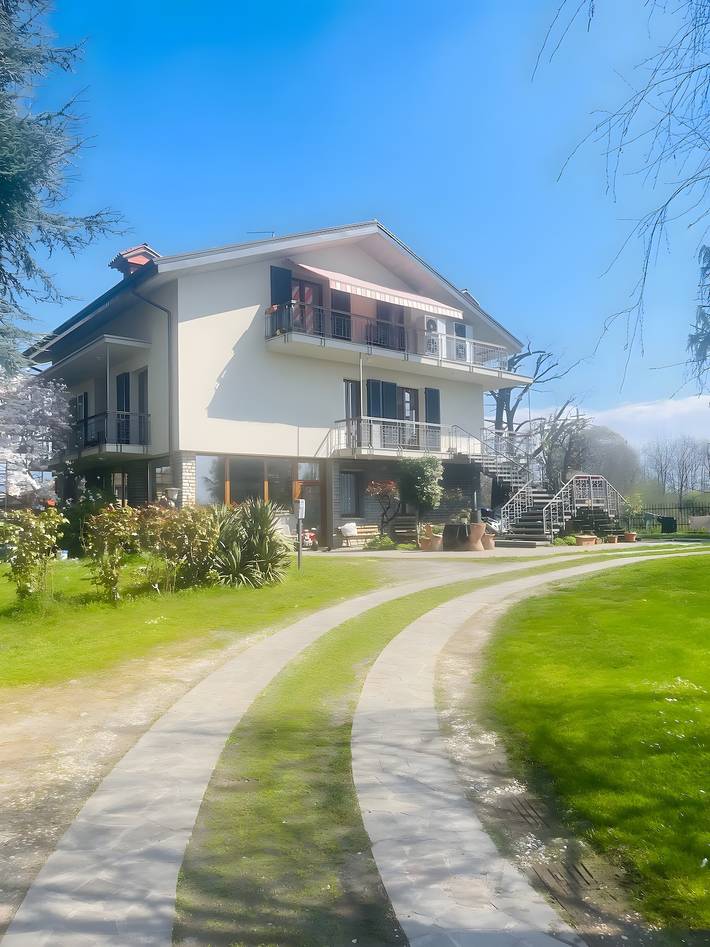 Apartamento entero, Habitación 'Villa Gabri 25 Jacuzzi' con Wi-Fi y aire acondicionado in Seriate, Provincia de Bergamo
