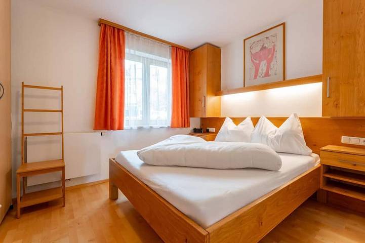 Ganze Wohnung, Geräumige Wohnung mit Wintergarten in Saalfelden, Saalfelden am Steinernen Meer