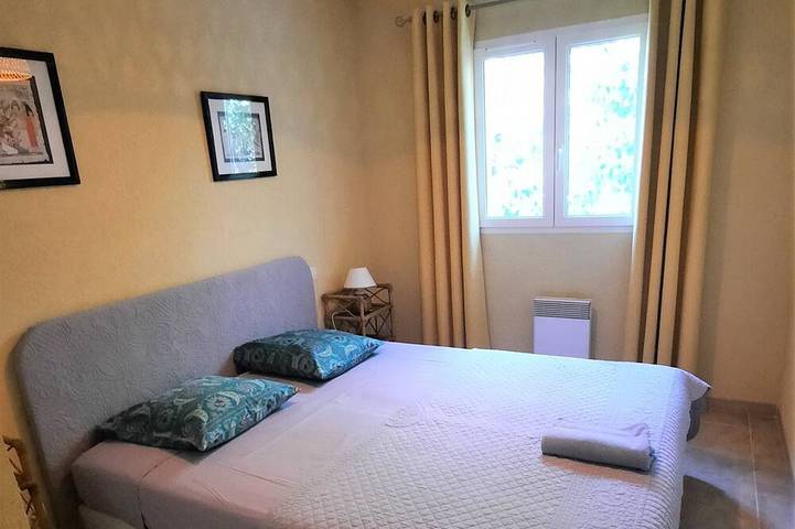 Villa in secure area of 3400m2 with swimming pool in Agde, Mediterranean Coast (France)