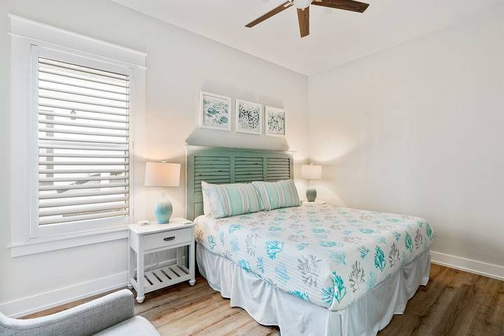 Vacation house for 13 people, with pool and balcony in Florida-30A