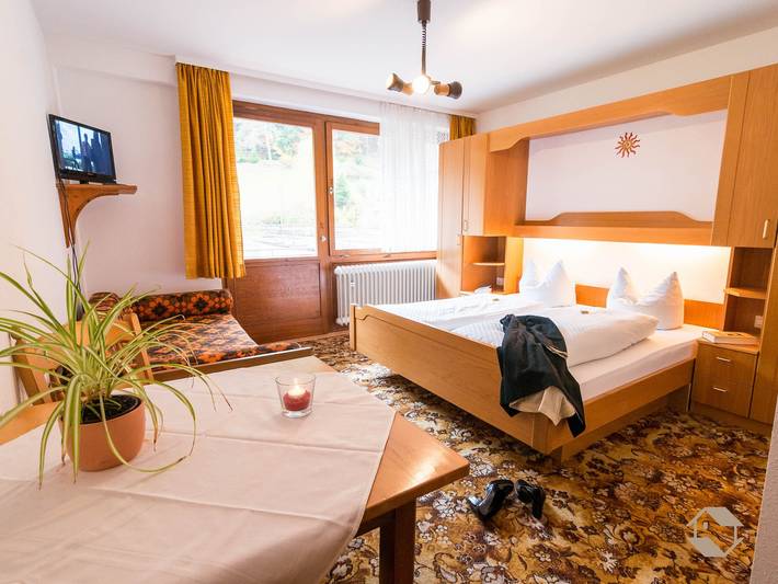 Double Room with Shared Terrace, Balcony and Wi-Fi in Altensteig, Nord Sortskoven