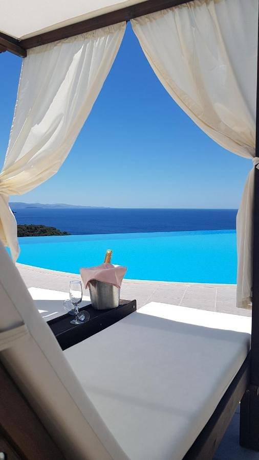 Appartement voor 4 personen, with Balkon and Terras as well as Tuin and Kinderzwembad in Lesbos