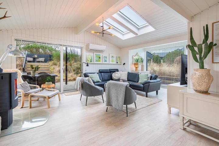 Einzigartiges Ferienhaus auf einem großen, hügeligen Naturgrundstück bei Henne Strand. in Henne, Varde