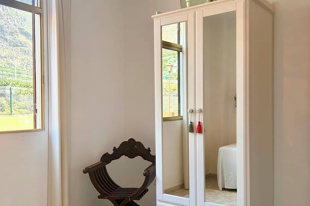 Apartamento entero, Sol, descanso y relajación - apartamento a solo 100 metros de la playa in Puerto Naos, Los Llanos de Aridane