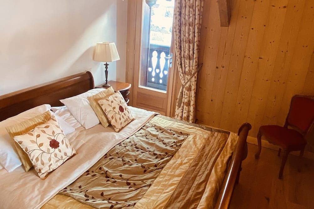 Nestled between the mountains and the lake you will find this charming chalet! in Seytroux, Thonon-les-Bains und Umgebung