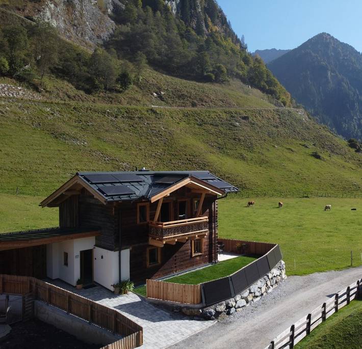 Ferienwohnung für 6 Personen, mit Balkon und Terrasse sowie Garten und Sauna in Hüttschlag
