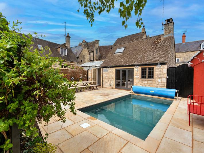Holiday rental for 24 people, with pool, child-friendly in Stroud