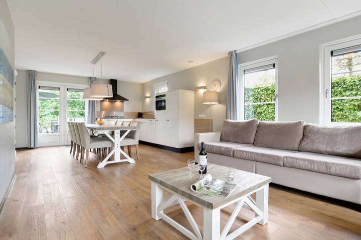 Bungalow für 8 Personen, mit Balkon/Terrasse und Terrasse sowie Sauna in Burgh-Haamstede