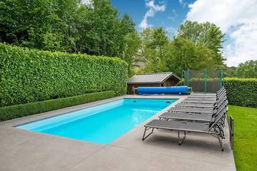 Location de vacances pour 8 personnes, avec terrasse ainsi que piscine et jardin dans Filot