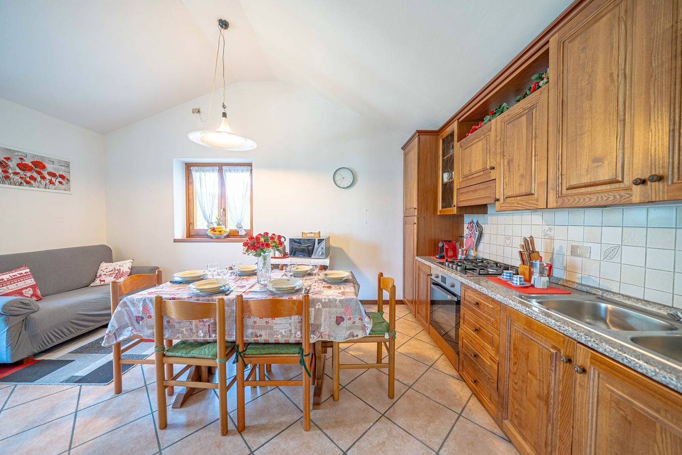Ferienhaus 'La Rosa Bianca' mit Bergblick, privater Terrasse und Wlan in Arzo (Morbend), Morbend