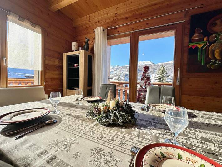 Chalet familial avec sauna et salle de sport, 2 places de parking in Vars (station de ski), Vars