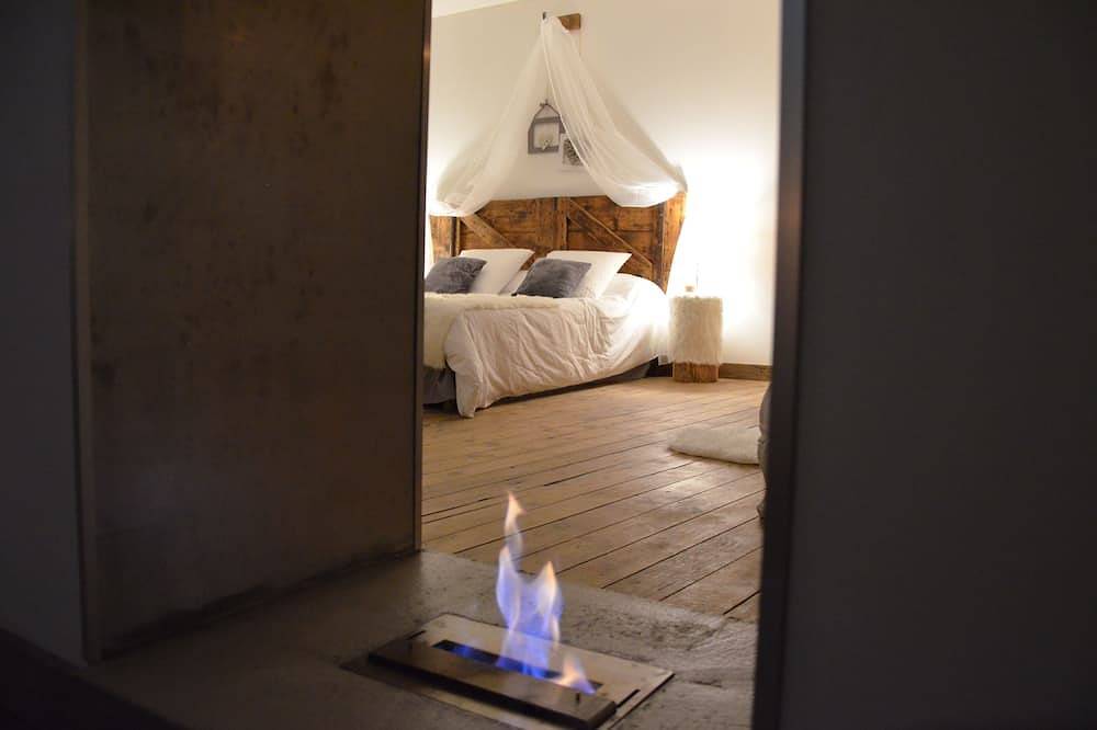 O2suites Scandinavian room with private Jacuzzi in Bernis, Nimes region