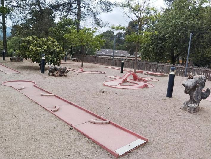 Location de vacances pour 6 personnes, avec jardin ainsi que piscine et jacuzzi à Nans-les-Pins - 3