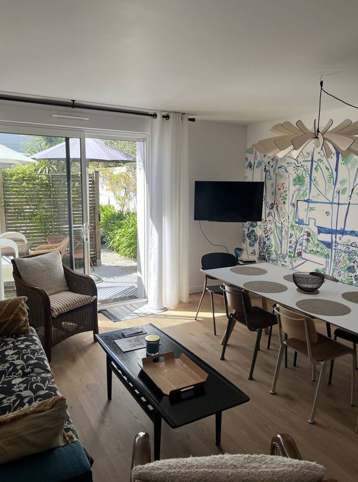 Location de vacances pour 6 personnes, avec terrasse et jardin, animaux acceptés dans Plage De L Arnerault La Flotte - 2