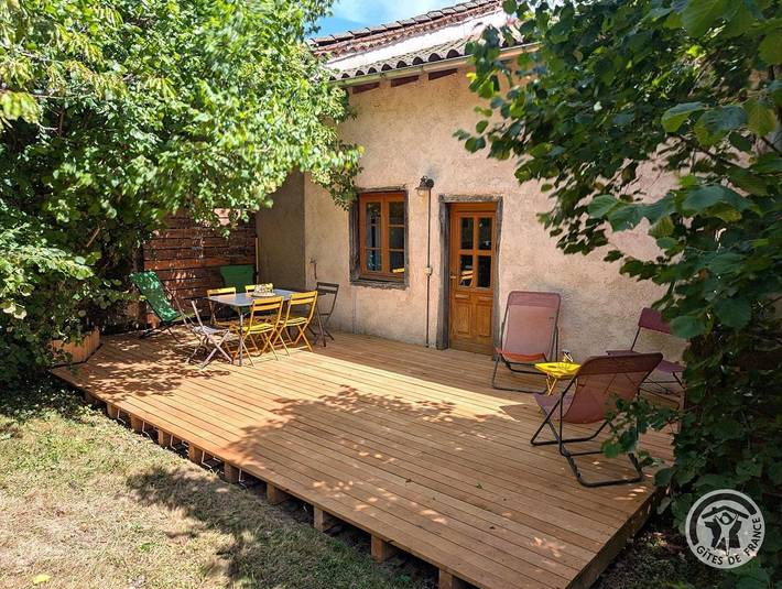 Gîte pour 6 personnes, avec Terrasse et Jardin à Chambost-Longessaigne