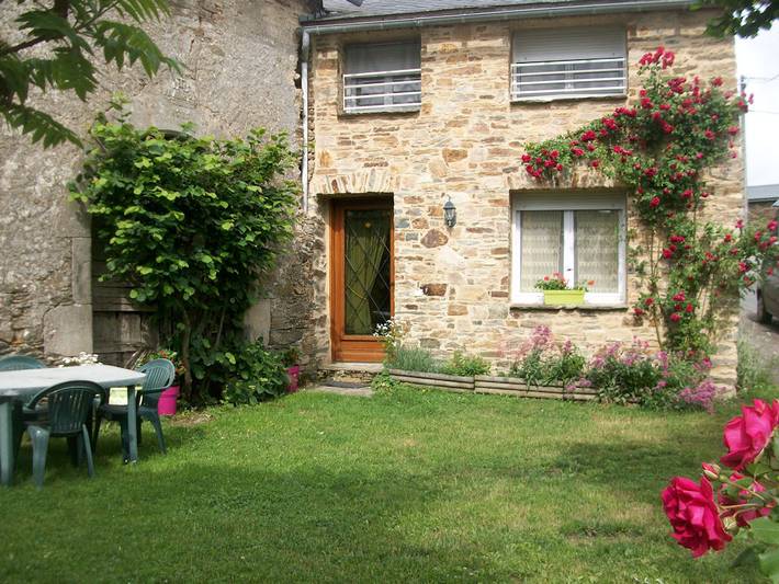 Gîte pour 4 personnes, avec terrasse et jardin