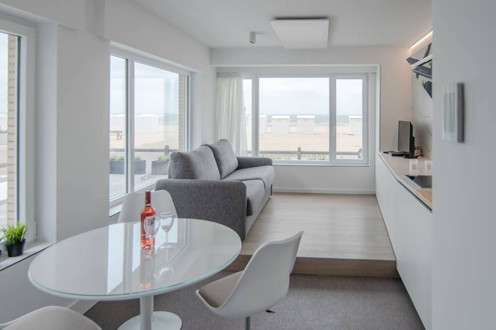 Apartamento entero, State-of-the-art studio with frontal sea view in Koksijde-Bad, Koksijde