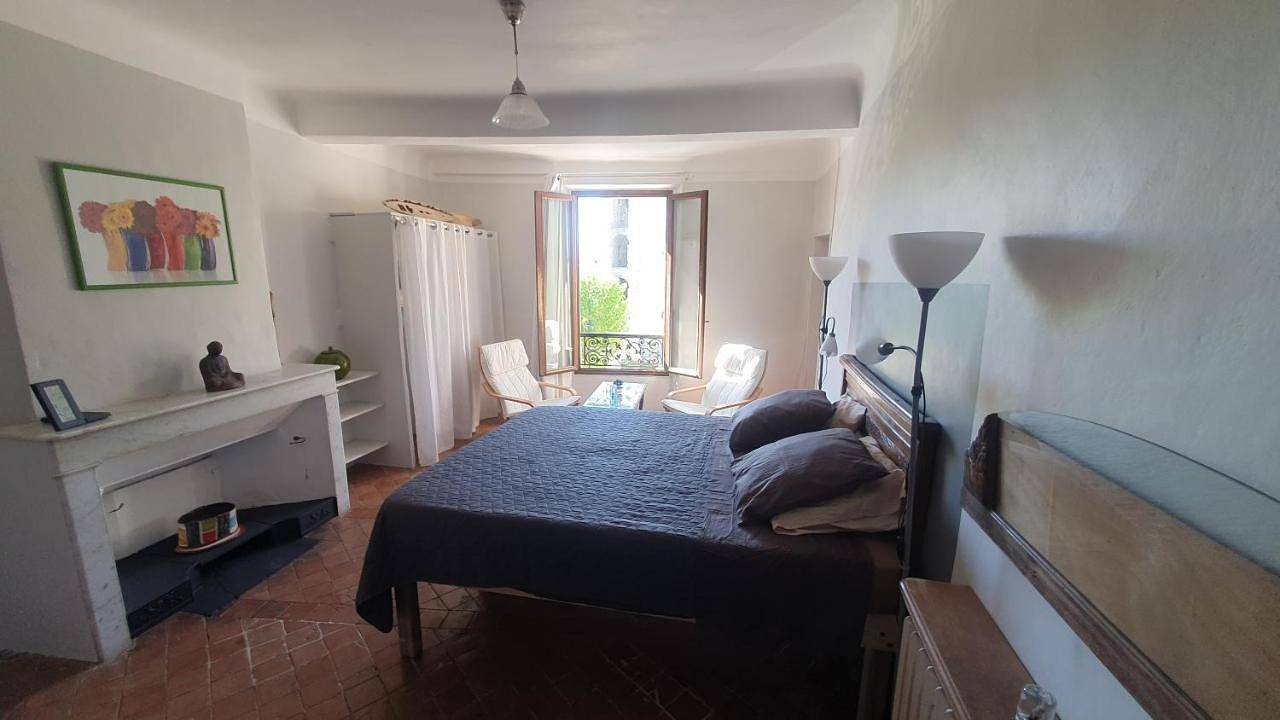 Double or Twin Room with Shared Bathroom in Sisteron, Région de Forcalquier