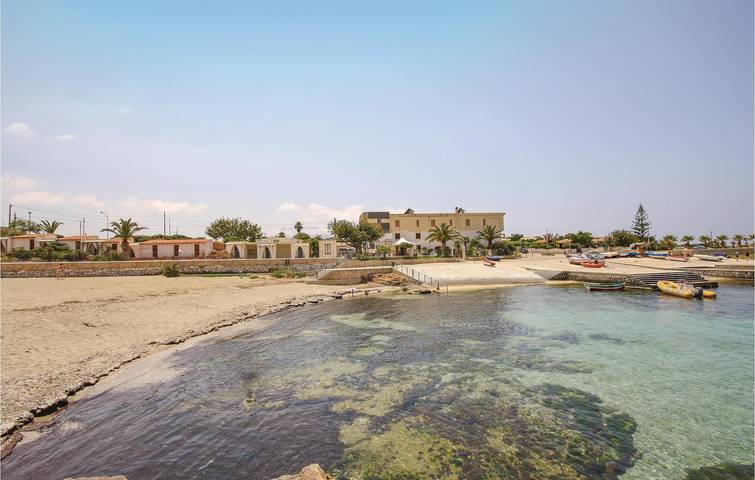Appartement climatisé de 140m² avec piscine, terrasse et parking, à 200m de la plage in Cornino, Custonaci
