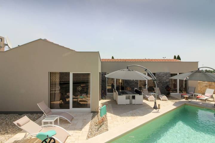 Villa für 6 Personen, mit Garten und Terrasse sowie Pool - 1