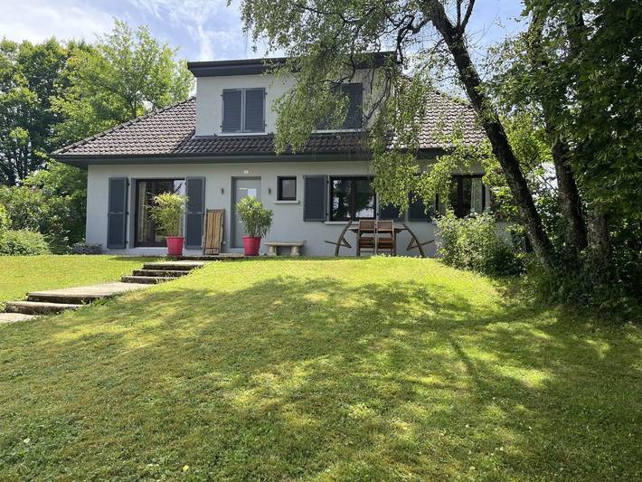 Gîte pour 6 personnes, avec terrasse dans Saules