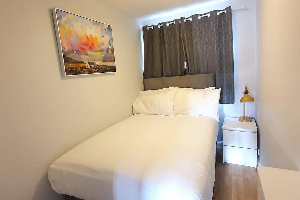 Entire apartment, Garland Modern Apartment With Private Entrance, Parking & Garden Dartford 5 in Dartford, Kent