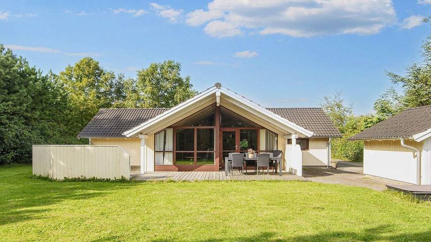Ferienhaus für 7 Personen, mit Whirlpool und Terrasse sowie Sauna in Nørhede Vest
