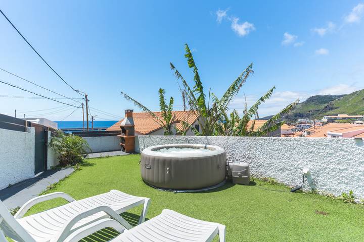 Ferienwohnung für 4 Personen, mit Meerblick und Balkon sowie Whirlpool und Terrasse
