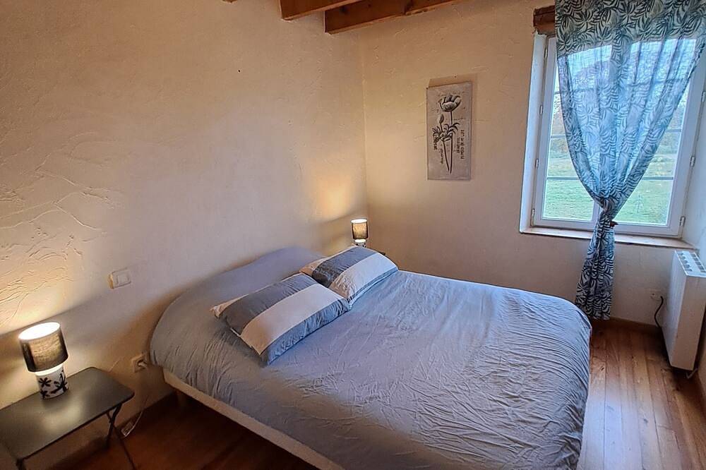 Entire apartment, Gîte with swimming pool and pets in Graulhet, Castres region