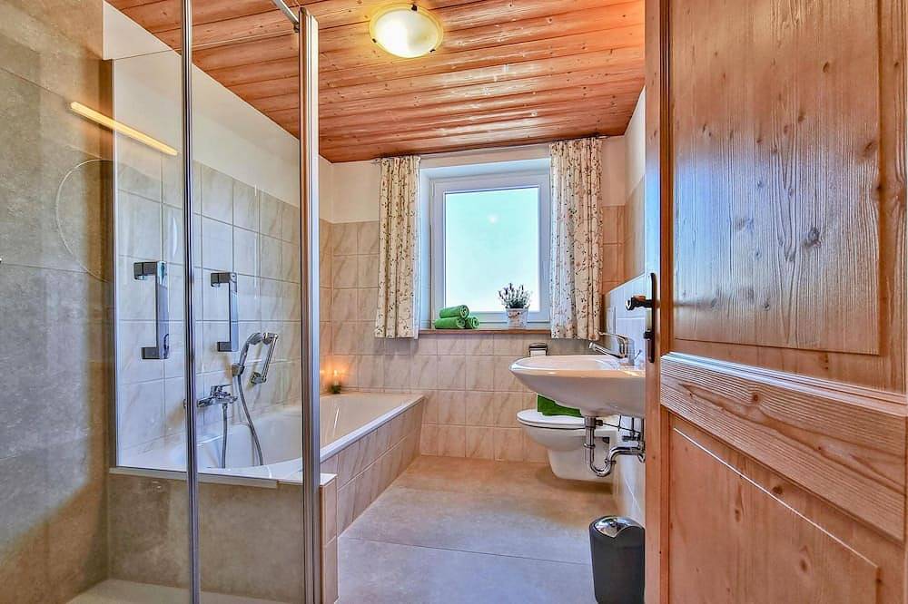 Ganze Wohnung, Wohnung in Oberbayern mit Ofen und Terrasse in Wildsteig, Romantische Straße
