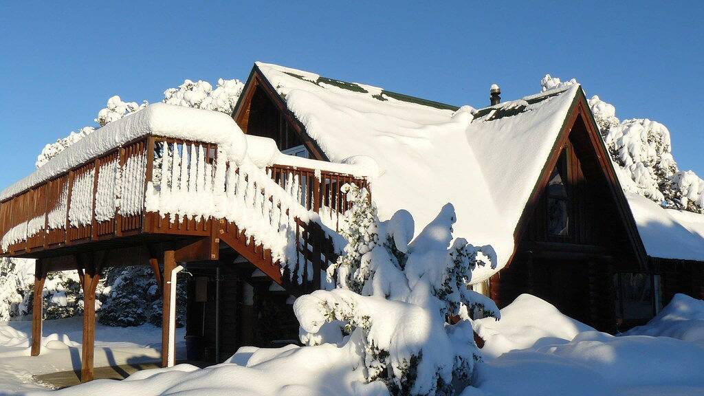 Spacious log chalet with free Wifi, great for a few families in Hurunui District