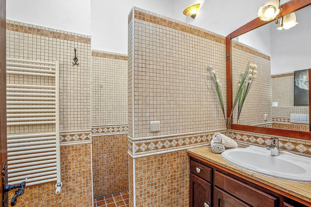 5* wellness chalet near Palma de Mallorca in Santa Maria del Cami, Majorque l'intérieur des terres