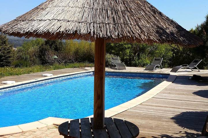 Gîte pour 6 personnes, avec jardin ainsi que terrasse et piscine, animaux acceptés à Saint-Andéol-de-Vals