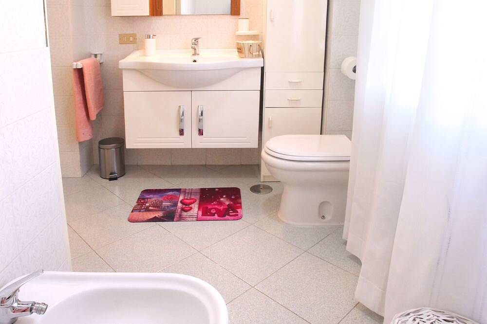 Entire apartment, Located in Ercolano, 700 m from the ruins of Ercolano family apartment in Ercolano, Vesuvio National Park