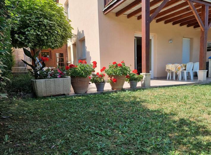 Gîte pour 5 personnes, avec terrasse et jardin à Marcillac-Vallon